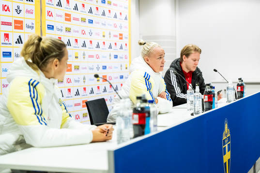 Nathalie Björn, Caroline Seger and press officer Fredrik