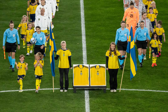 Two Swedish jerseys to honor the two victims of the terror