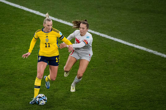 Stina Blackstenius of Sweden and Lia Wälti of Switzerland
