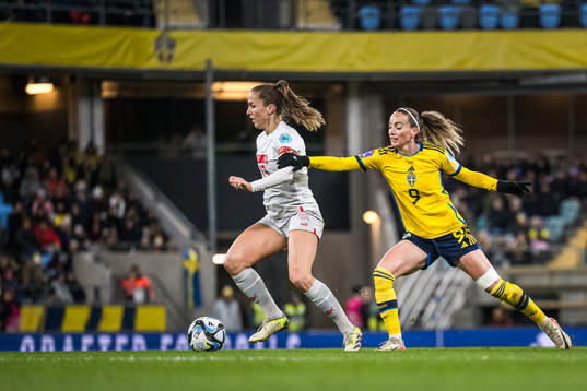 Lia Wälti of Switzerland and  Kosovare Asllani of Sweden
