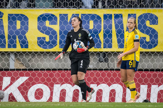 Goalkeeper Zecira Musovic and Magdalena Eriksson of Sweden