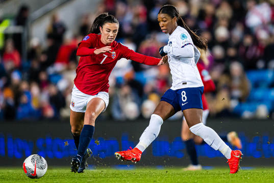 Ingrid Syrstad Engen of Norway and Grace Geyoro of France
