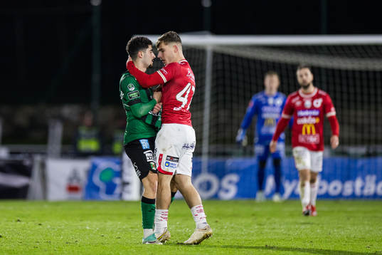 Irriterat mellan Varbergs Ismet Lushaku och Degerfors