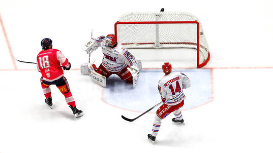Mål 4-3 av Linköpings Remi Elie förbi Timrås målvakt