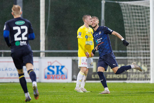 Eskilsminnes Oliver Åkerman jublar