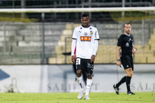 Häckens Akoua Romeo Amane deppar