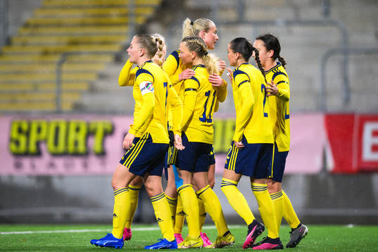 Tilda Sandén of Sweden celebrates with teammates