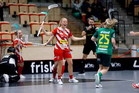 Pixbos Emma Stenberg jublar