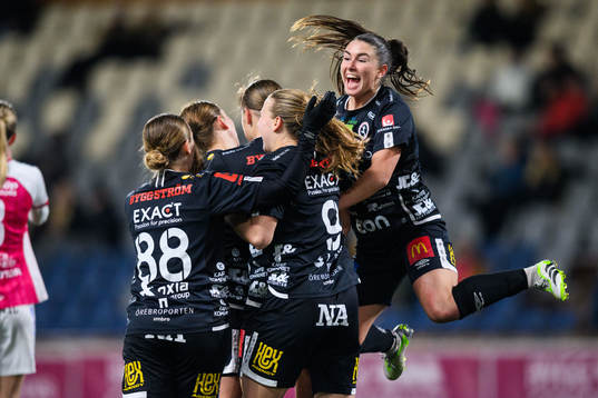 Örebros spelare jublar