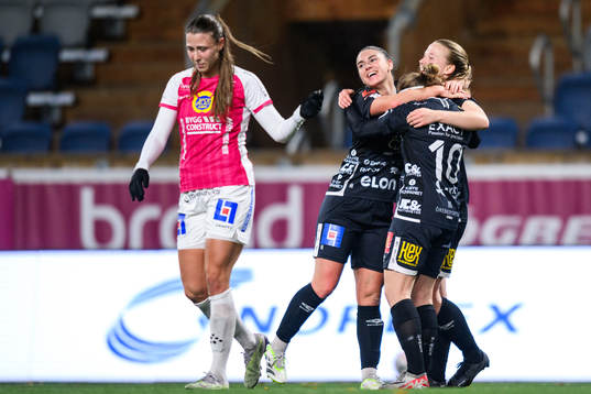 Örebros spelare jublar