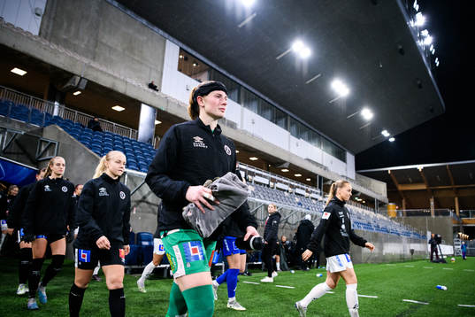 Örebros spelare gör entré