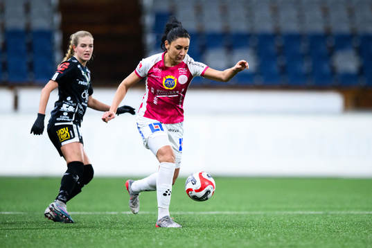 Örebros Regan Steigleder och IK Uppsalas Maria Poli