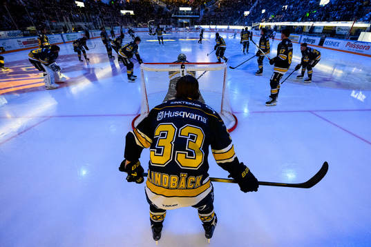 HV71s Måns Lindbäck innan ishockeymatchen i SHL mellan