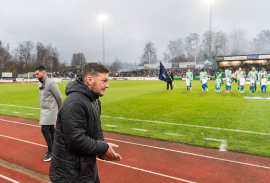 Hammarbys tränare Abel Lorincz och Värnamos tränare Kim