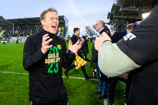 GAISs tränare Fredrik Holmberg jublar över avancemang