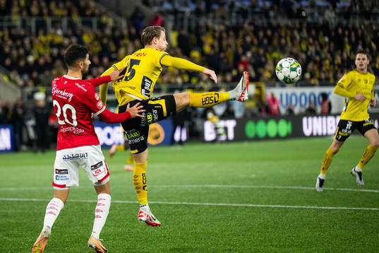 Degerfors Elyas Bouzaiene och Elfsborgs Simon Hedlund