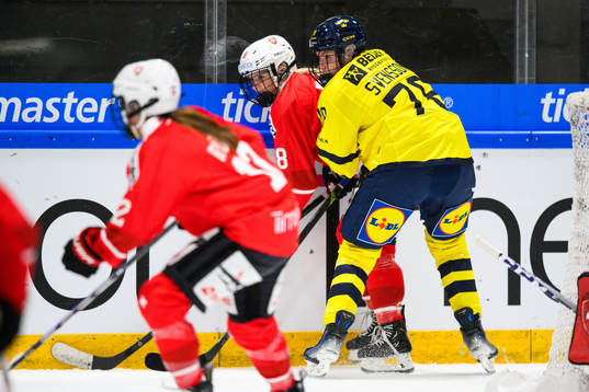Stefanie Wetli of Switzerland and Elin Svensson of Sweden