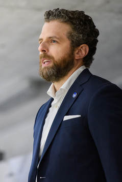 Head coach Ulf Lundberg of Sweden