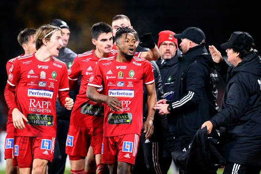 Skövde AIKs Azeez Temitope Yusuf jublar