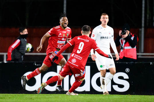 Skövde AIKs Azeez Temitope Yusuf jublar