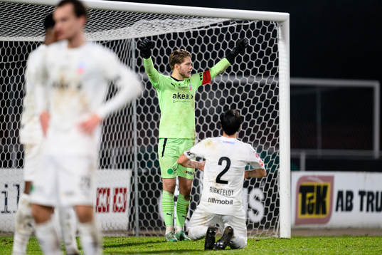 Helsingborgs målvakt Kalle Joelsson jublar