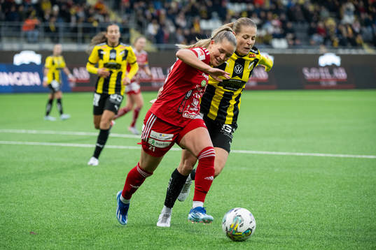 Piteås Ronja Aronsson  och Häckens Anna Anvegård
