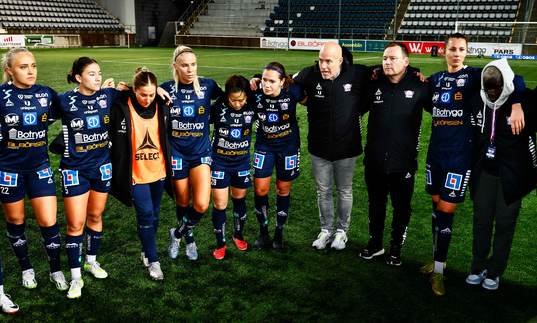 Linköpings tränare Anders Jacobson tröstar spelarna