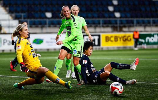 <krkr24 och lili8<under fotbollsmatchen i Damallsvenskan