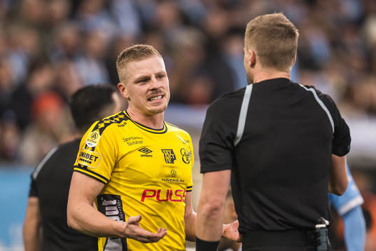 Elfsborgs Per Frick i samtal med Domare Glenn Nyberg