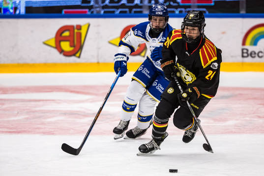 Leksands IFs Fanny Brolin och Brynäs IFs Sara Cajanova