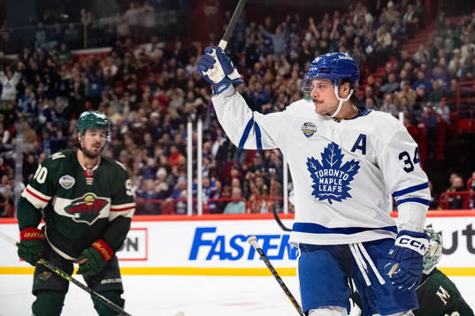 Auston Matthews of Toronto Maple Leafs celebrates the 2-1
