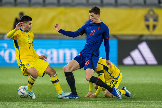 Roony Bardghji of Sweden and Ruben Van Bommel of