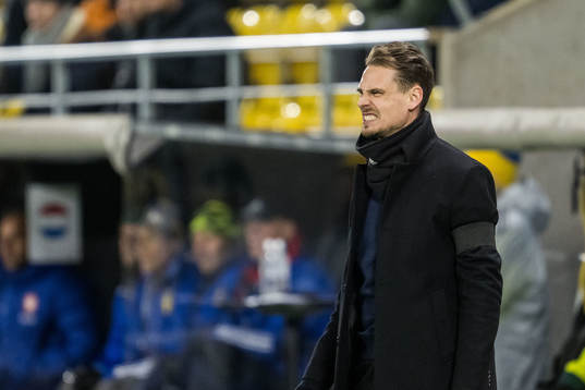 Head coach Daniel Bäckström of Sweden