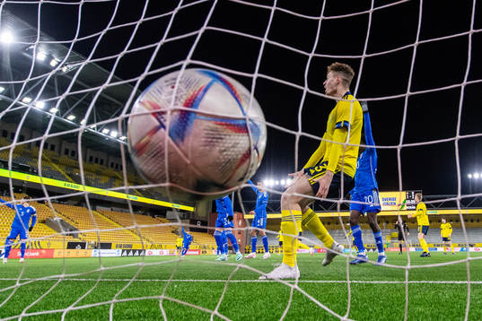 Sveriges Anes Cardaklija deppar när ett mål döms bort