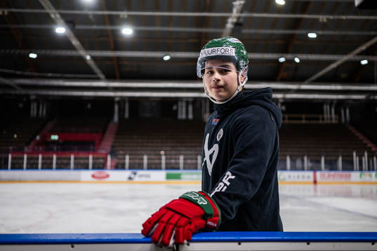 Frölunda J20s Rasmus Odelhög på is