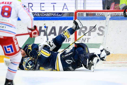 HV71s målvakt Joni Ortio och Kalle Maalahti