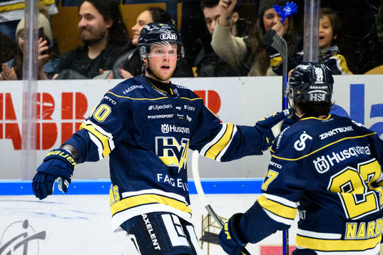 HV71s Oskar Stål-Lyrenäs jublar