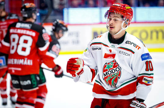 MoDos Sampo Ranta jublar vid 0-1
