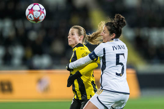 Anna Anvegård of Häcken and Ivana of Real Madrid