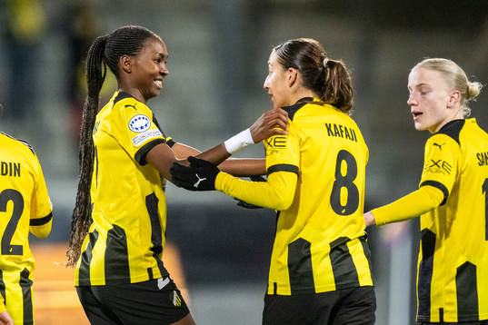 Aisha Masaka and Rusul Rosa Kafaji of Häcken celebrate
