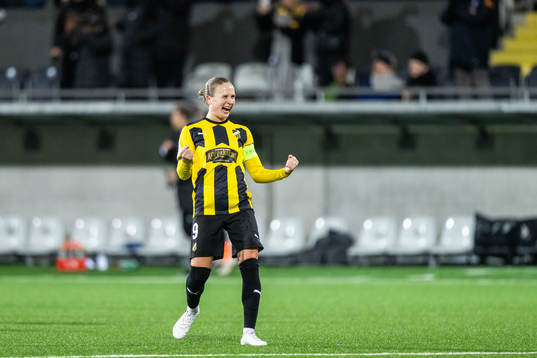 Filippa Curmark of Häcken celebrates