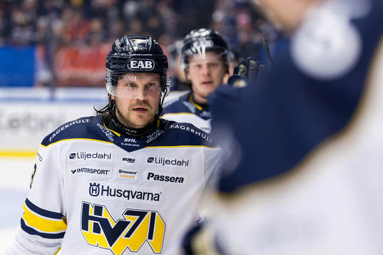 HV71s Kalle Maalahti jublar