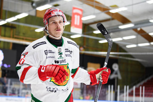 Moras Gustav Willman-Borvik jublar