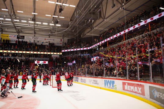 Örebros spelare jublar