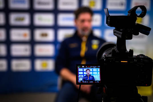 Sveriges förbundskapten Tomas Axnér vid en intervju