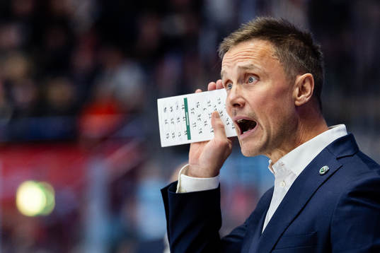 Frölundas tränare Roger Rönnberg reagerar