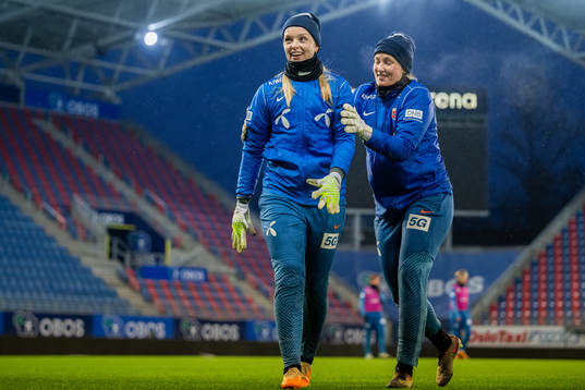 Goalkeepers Guro Pettersen and Aurora Mikalsen of the