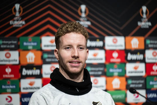 Samuel Gustafson at a press conference with Häcken