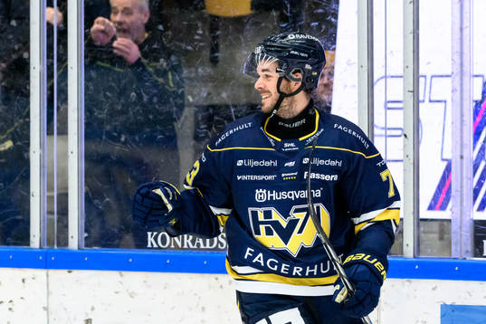 HV71s Nicholas Shore jublar