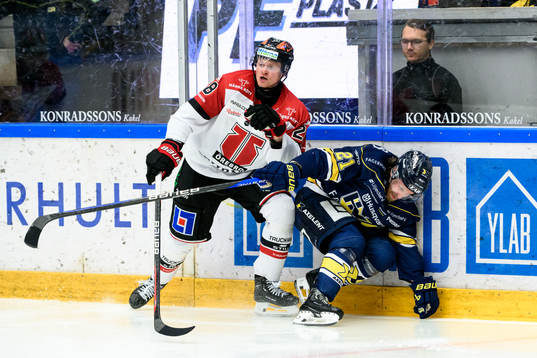 Örebros Linus Arnesson och HV71s Mattias Tedenby